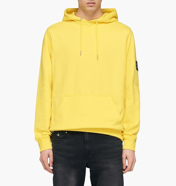 Calvin Klein pánská žlutá mikina Monogram Sleeve Badge Hoodie č.1