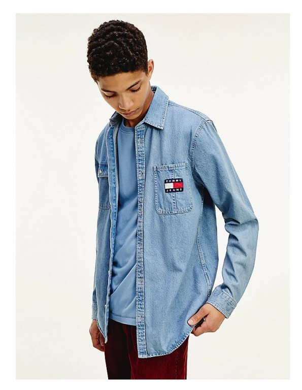 Tommy Jeans pánská modrá denim košile TJM DENIM BADGE SHIRT č.1