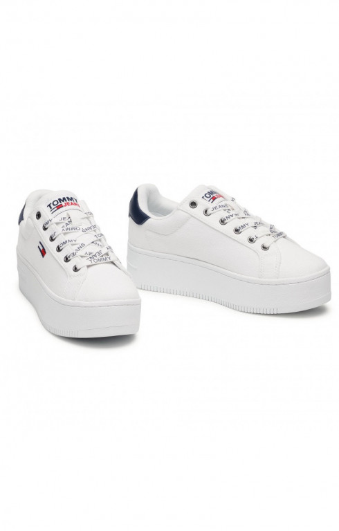 Tommy Jeans dámské bílé plátěné tenisky na platformě ICONIC ESSENTIAL FLATFORM č.1