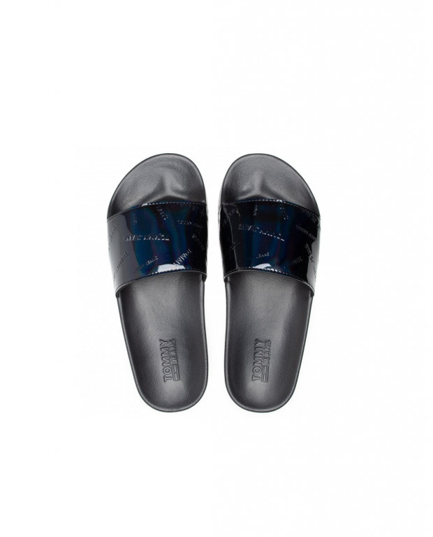 Tommy Jeans dámské černé lesklé pantofle IRIDESCENT POOL SLIDE č.1