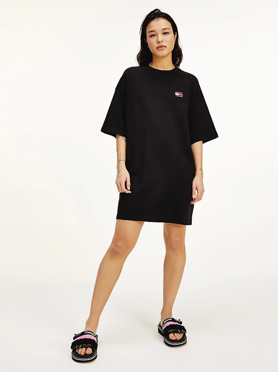 Tommy Jeans dámské černé oversize šaty TJW OVERSIZED BADGE TEE DRESS č.1