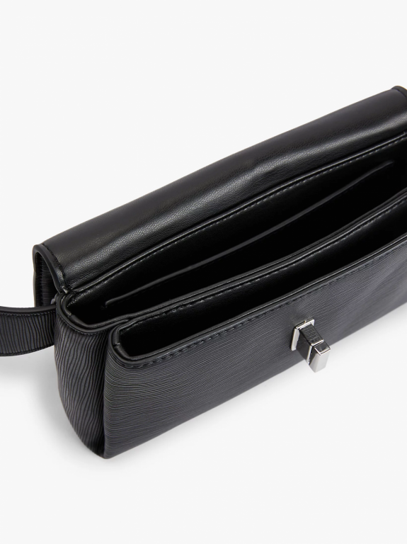 Calvin Klein dámská černá ledvinka BELTBAG EYELETS č.3