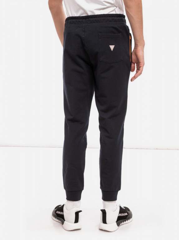 GUESS pánské tmavě modré tepláky ORGANIC COTTON SLIM FIT JOGGER č.2